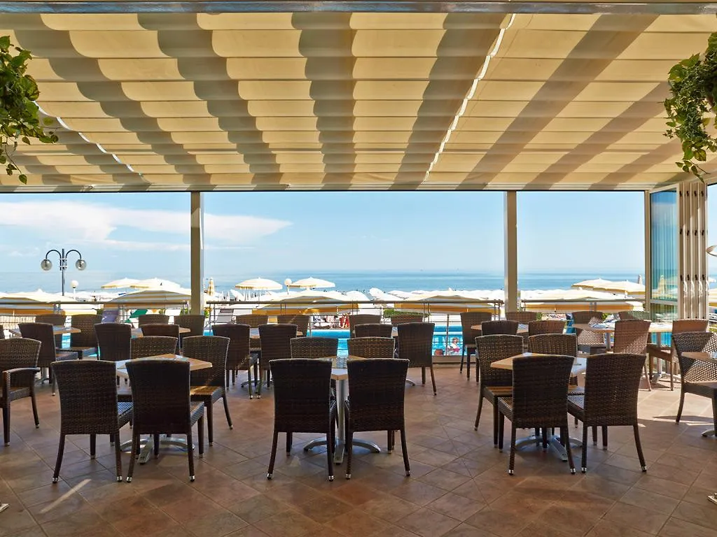 Hotel Capitol Lido di Jesolo 4*,