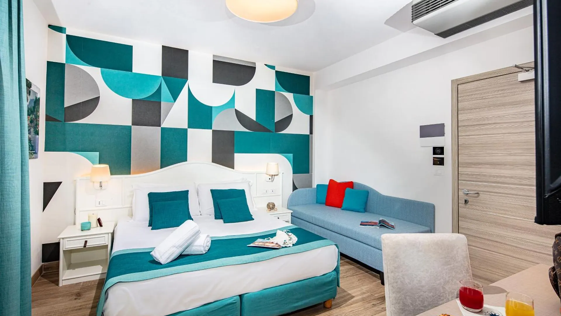 Hotel Capitol Lido di Jesolo 4*,