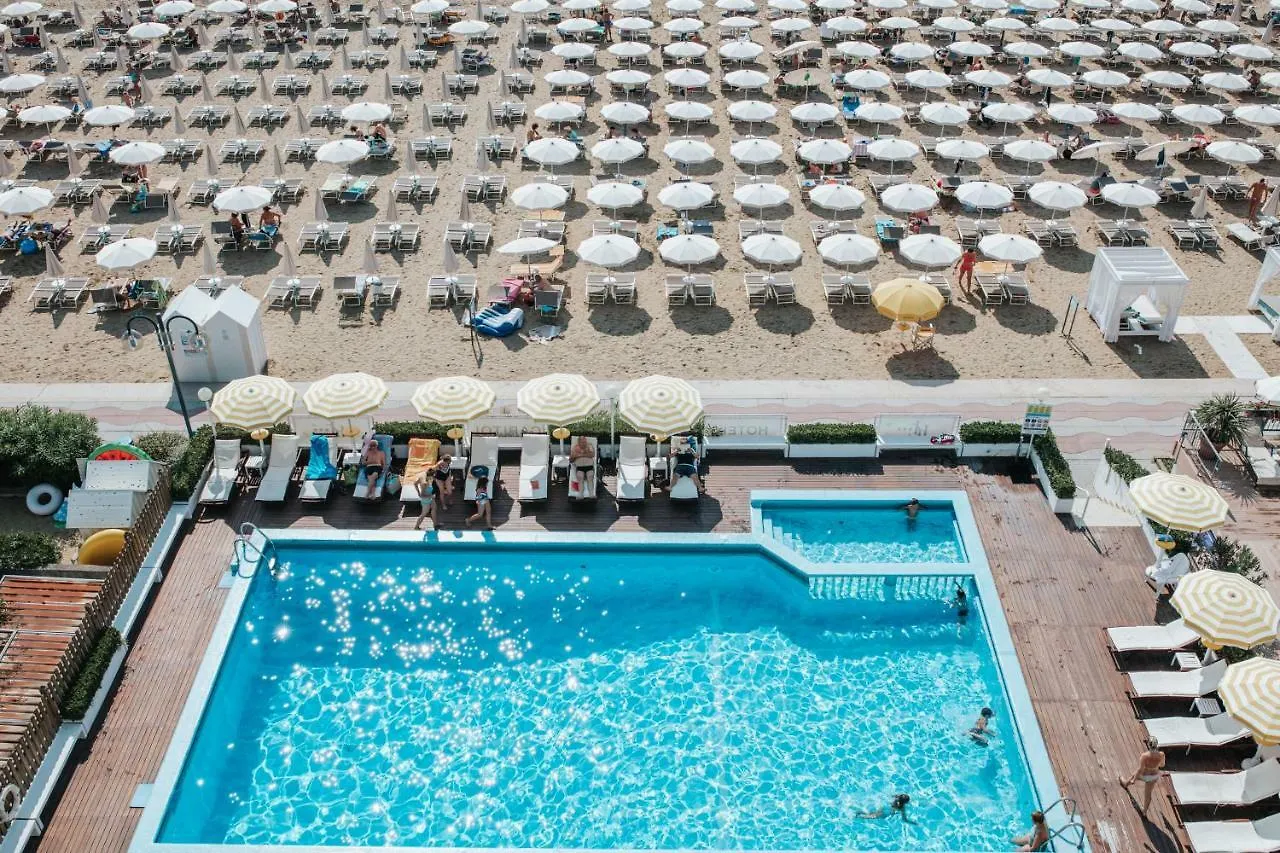 Hotel Capitol Lido di Jesolo 4*,